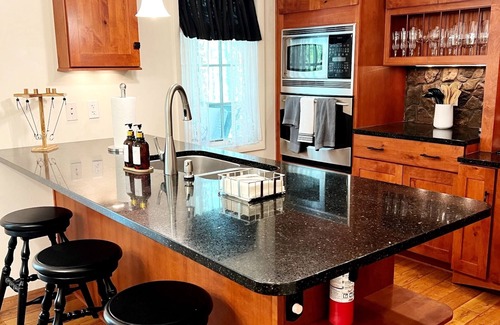 Narrowsburg House | Cozy Retreat: Private 5-Acre Haven with AC close to Bethel Woods
