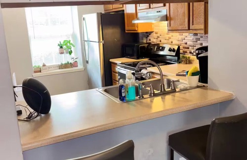 University Place House | Cozy Retreat w/LED & Balcony