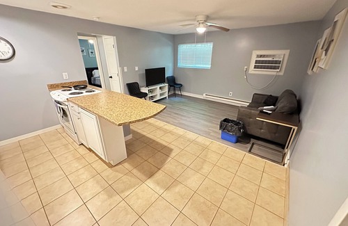 Franklin Apartment | Cozy Retreat Washer/Dryer Inside