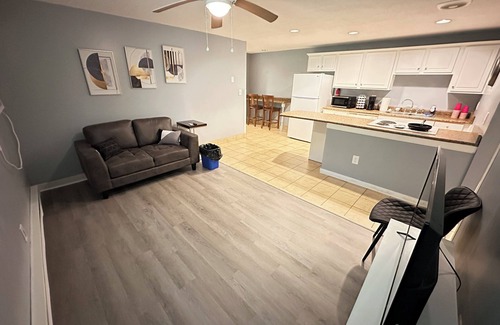 Franklin Apartment | Cozy Retreat Washer/Dryer Inside