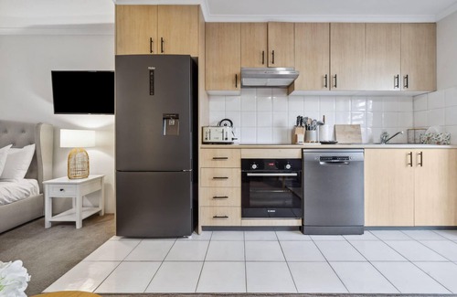 Crows Nest Apartment | Cozy Retreat with Balcony in Crows Nest
