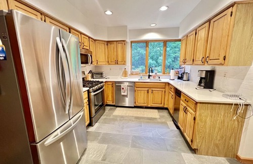 Forest Farms House | Cozy Retreat with Hot Tub Right Off the Master Bedroom!