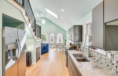 North Kingstown Cottage | Cozy Rhode Island Retreat w/Yard, Near Beaches!