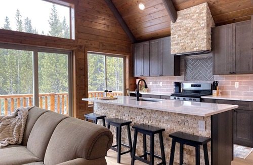 Saint Mary's Ski Chalet | Cozy Rocky Mnt. Chalet/Spa, private lake, close to Denver, RedRocks, Outdoor fun