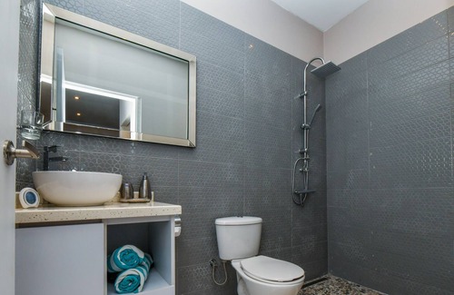 Koyari Apartment | Cozy & Romantic 1 Bedrm Apartment Close to Best Beaches