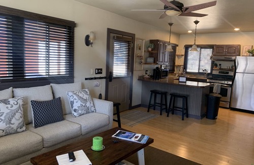 Stevensville Cottage | Cozy, Romantic , Private Cottage