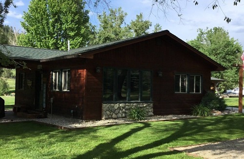 Stevensville Cottage | Cozy, Romantic , Private Cottage