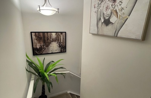 Calgary House | Cozy Room Close to YYC Airport