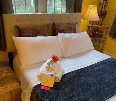 Airport Township House | Cozy room near Airport & Highway