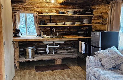 Laurier Cabin | Cozy Roost Retreat