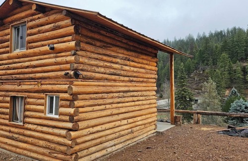 Laurier Cabin | Cozy Roost Retreat