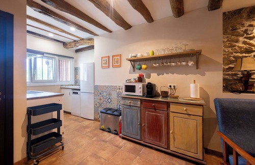 Aia House | COZY RURAL APARTMENT WITH FIREPLACE