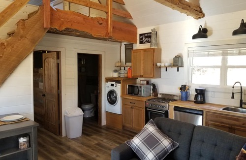 Christian County Cabin | Cozy Rustic Cabin With All The Extras.