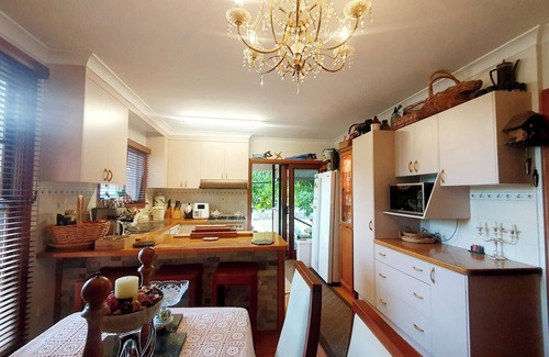 Mount Beauty Cottage | Cozy rustic cottage in the heart of Mt Beauty.Stone fireplace,off street parking