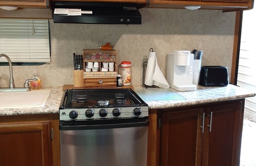 Somerville House | Cozy RV at entrance to Lake Somerville