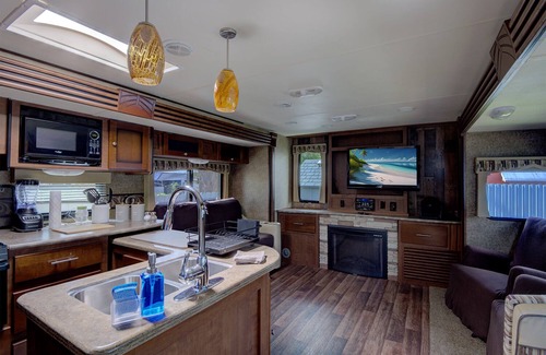 Liberty City House | Cozy RV Camper 15 minute short drive to the beautiful Miami Beach and downtown