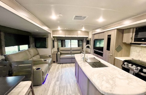 Fellowship House | Cozy RV in Lovely Ocala with Fenced Yard, WiFi, AC: Near WEC