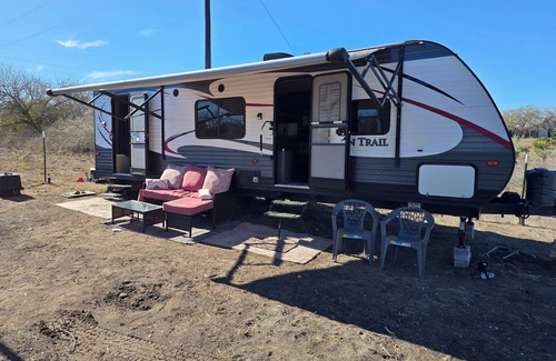 Dinero House | Cozy RV in peaceful Sandia with WiFi, AC,Lake Corpus Chrisit Access nearby
