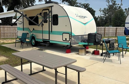 Madison House | Cozy RV with 1 bedroom and WiFi, AC in fantastic Madison