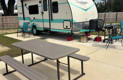 Madison House | Cozy RV with 1 bedroom and WiFi, AC in fantastic Madison