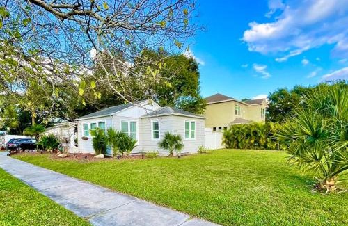 Sun Bay South House | Cozy sanctuary minutes from the bay and beaches