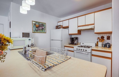 Vista Encantada Apartment | Cozy Santa Fe Studio w/Courtyard & Fireplace
