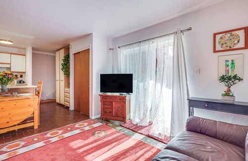 Vista Encantada Apartment | Cozy Santa Fe Studio w/Courtyard & Fireplace