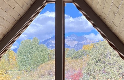 Salida House | Cozy, secluded home close to everything. 15 min to town and skiing.