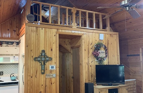 Morgan Cabin | Cozy, Secluded, Log Cabin