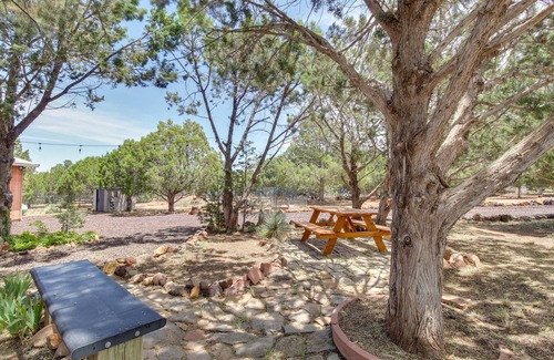 Show Low Cottage | Cozy Show Low Cottage w/Wood-Burning Stove