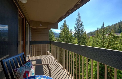 Big Sky Condo | Cozy Slope-Side 2 Bedroom, Walk to Chairlifts!