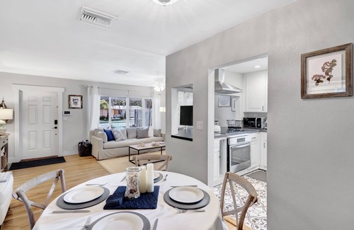 Southside House | Cozy SoSo Gem: Steps from the Intracoastal