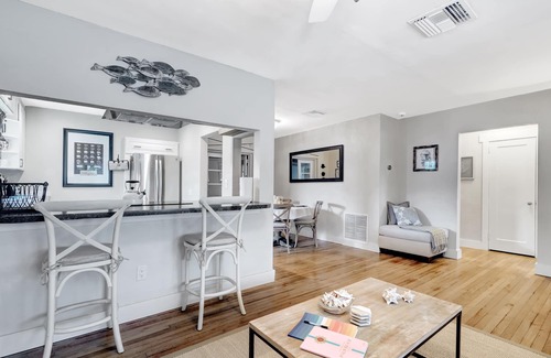 Southside House | Cozy SoSo Gem: Steps from the Intracoastal