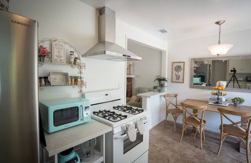 Sierra Madre House | Cozy Southern California Lavender Cottage Sierra Madre