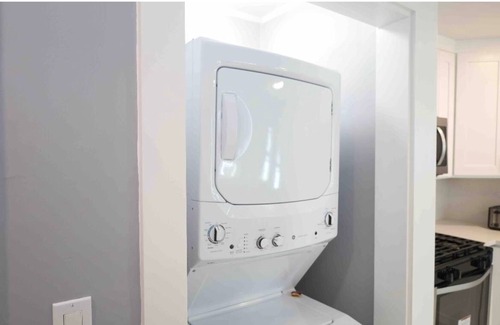 West New Haven House | Cozy Spacious Apt/Luxury/Yale/Parking/Free Wine