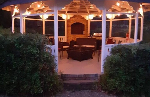 Barker House | Cozy Spacious Family Pets Woodsy Gazebo with game room office