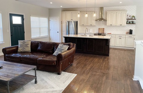 Vine Grove House | Cozy, Spacious, Home Away From Home