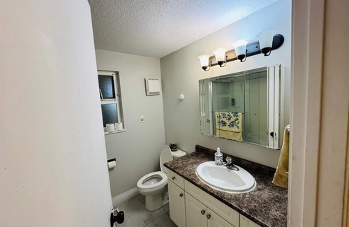Surrey House | Cozy Spacious Private Room with Private half Washroom
