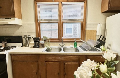 Mill River Apartment | Cozy Stay by Little Italy & Wooster Street