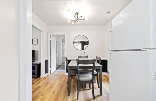 Montrose House | Cozy Stays Cottage *Close to NASCAR & Hot Spots*