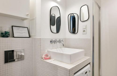 Grenelle Apartment | Cozy studio 10 min from Eiffel Tower Invalides Beaugrenelle