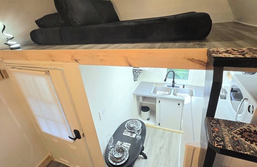 Fountain Run Cabin | Cozy Studio Cabin Tiny House