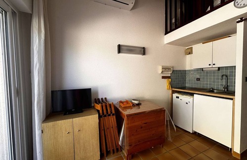 Foulquines House | Cozy Studio Cabin with Pool, Terrace, and Parking in Tranquil Narbonne Plage