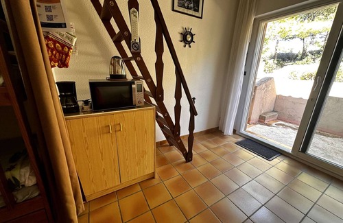 Foulquines House | Cozy Studio Cabin with Pool, Terrace, and Parking in Tranquil Narbonne Plage