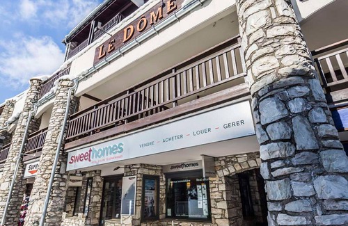 Val-d'Isere Apartment | Cozy Studio · Central Location · Balcony · Near Ski Lifts