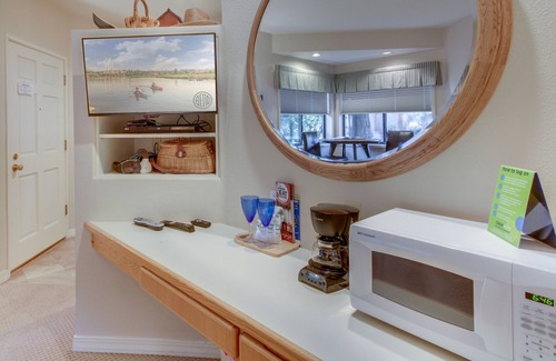 Century West Apartment | Cozy studio condo with free WiFi, shared pool & tennis, near river