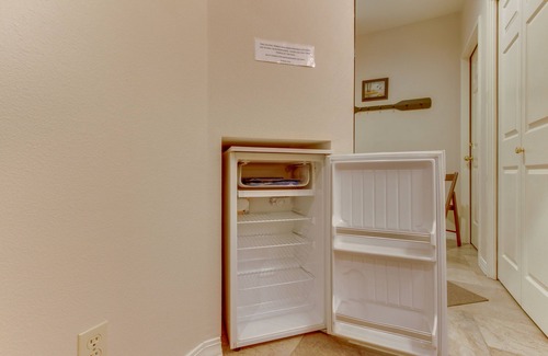 Century West Apartment | Cozy studio condo with free WiFi, shared pool & tennis, near river