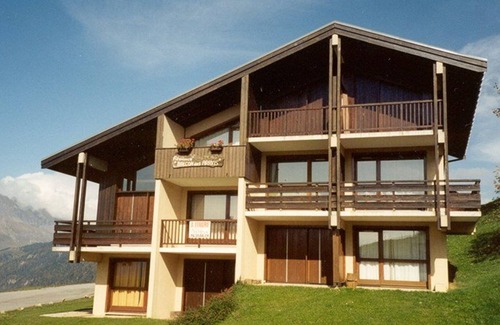 Crest-Voland Apartment | Cozy Studio for 4 near Slopes and Village Center, South-Facing, Pet Friendly