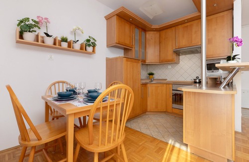 Ursynow Apartment | Cozy Studio for 4 Guests | Warsaw, Metro Imienlin