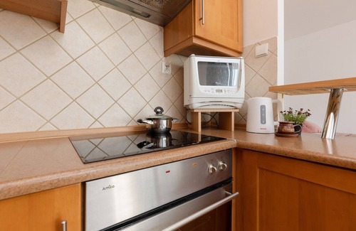 Ursynow Apartment | Cozy Studio for 4 Guests | Warsaw, Metro Imienlin